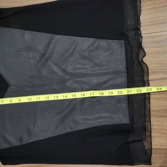 Komarov Women's Sheer Black V-Neck Sleeveless Top Size XS - Picture 5 of 7